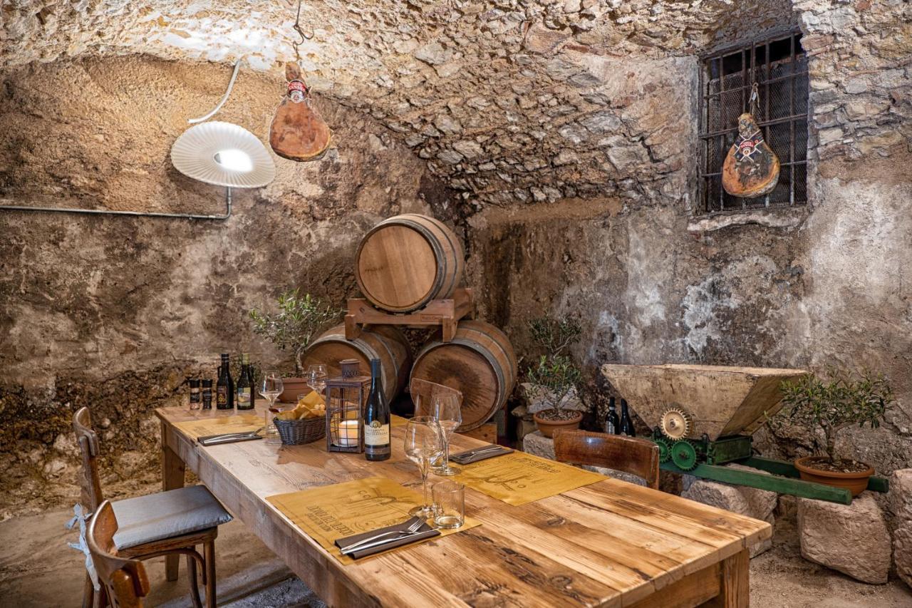 Locanda Dell'Oleificio Mezzane di Sotto Ngoại thất bức ảnh